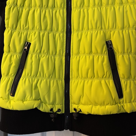 Calvin Klein Yellow and Black Women's Puffer Vest! - Picture 5 of 10